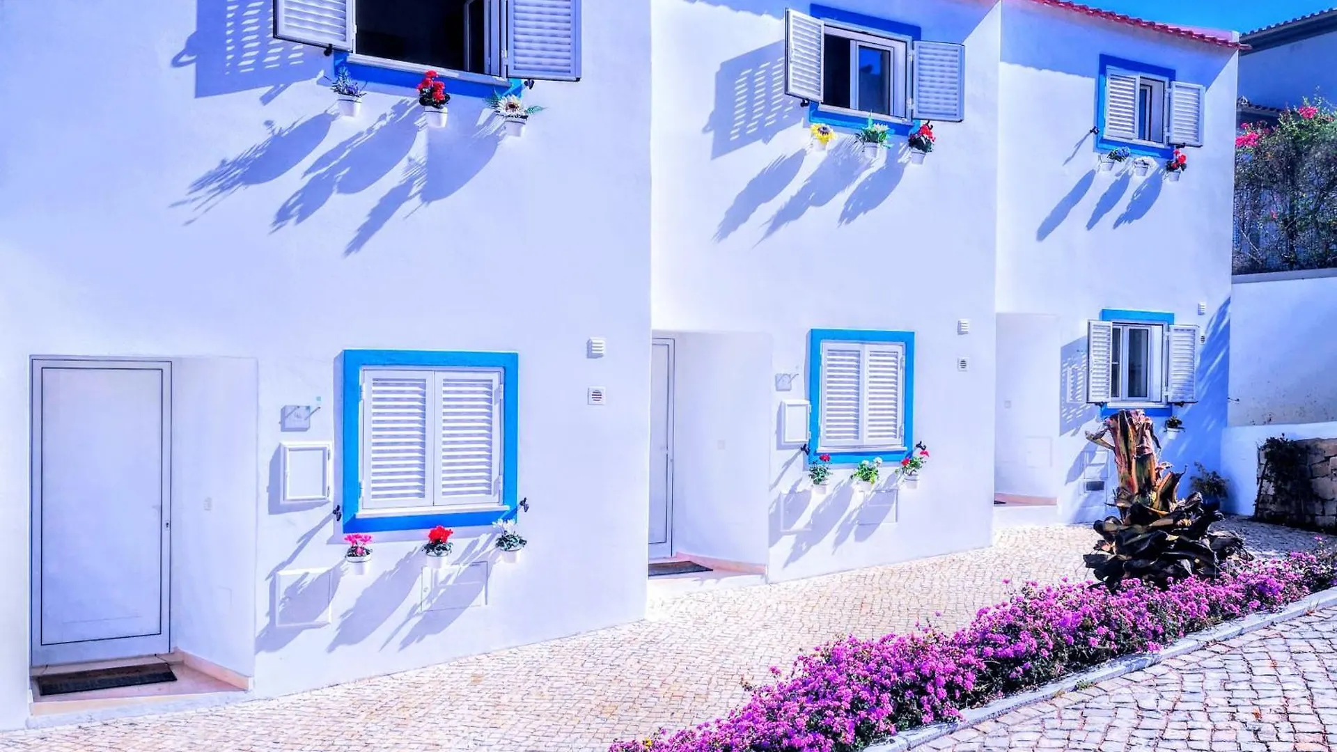 3 Villas - Praia Da Falesia contacts